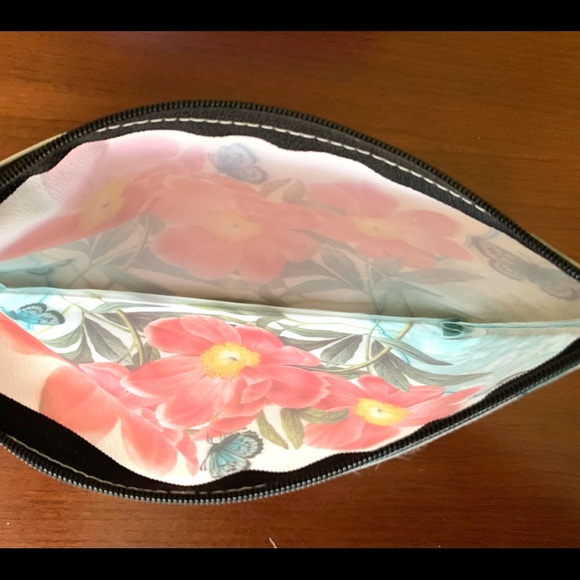 Set of two make-up cosmetic bags pink faux leather/fabric bag & shiny floral bag - Picture 4 of 6